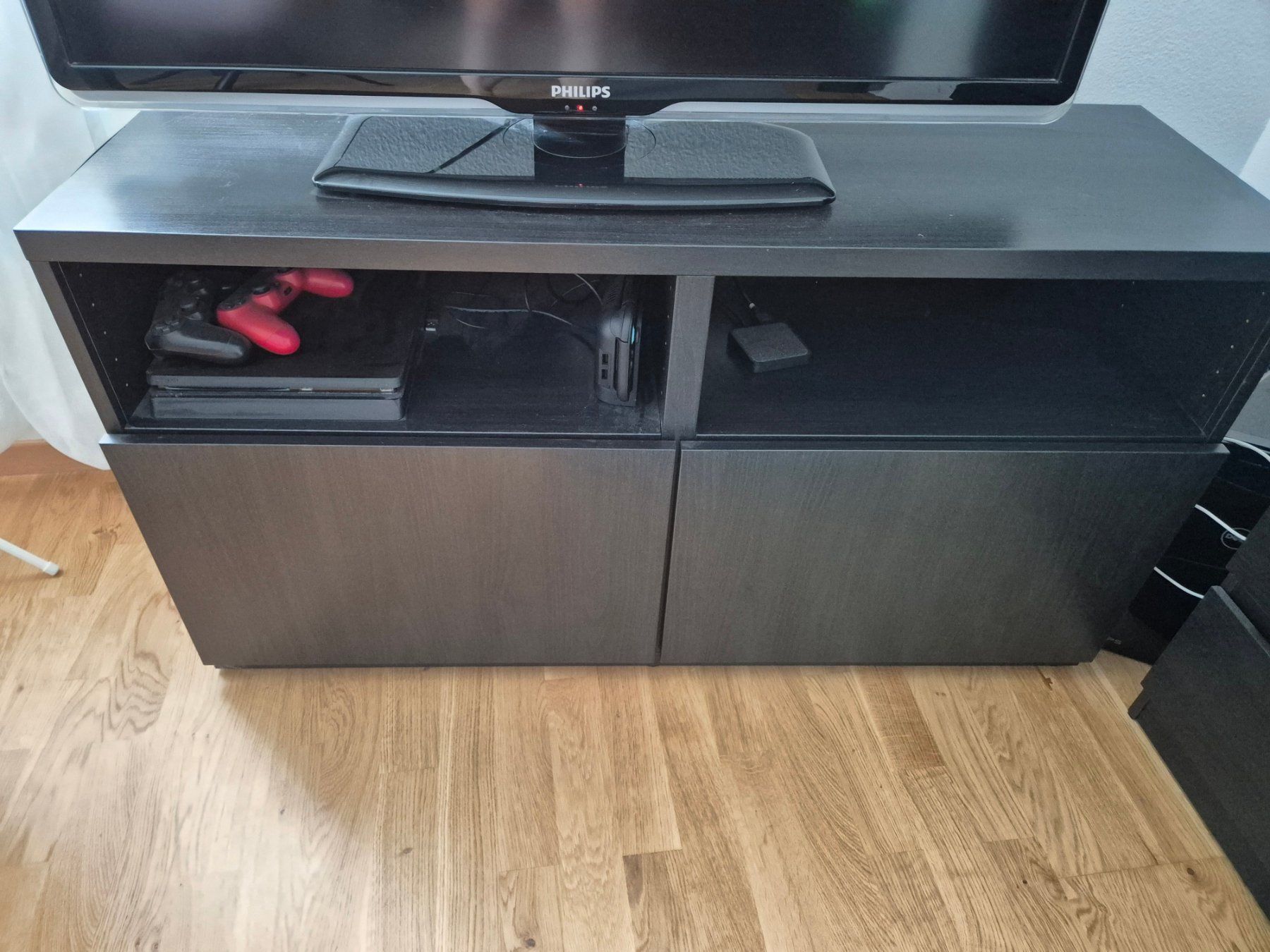 Ikea Meubles TV: Lowboard/Fernsehmöbel dunkelbraun mit 2 Türen & 2 Fächern – D'occasion à Kloten par sas_j8bp