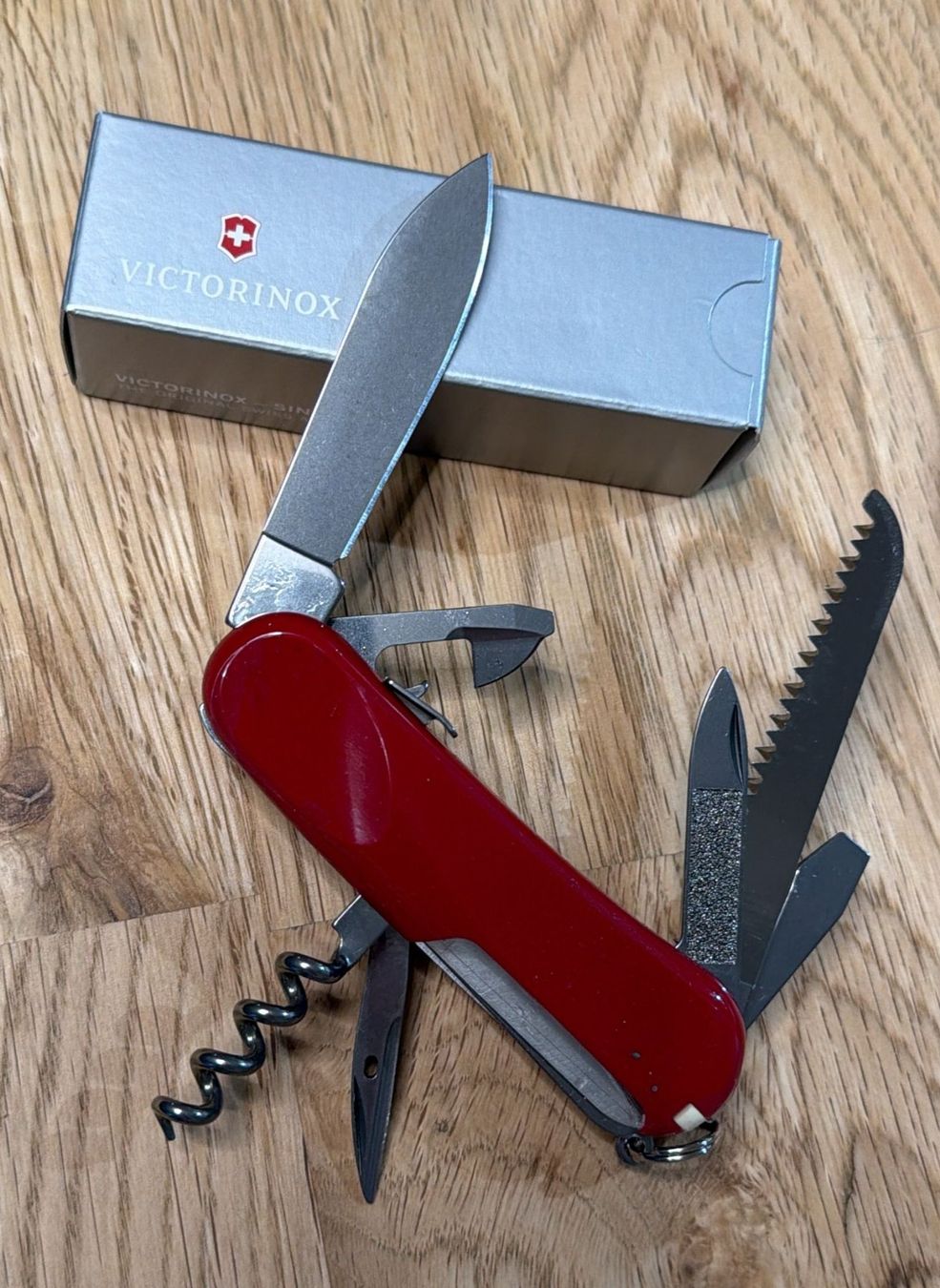 Victorinox Couteaux de poche: VICTORINOX SACKMESSER EVOLUTION S13 RED – Neuf avec emballage d'origine à Zürich par Frei-Occasionen 3