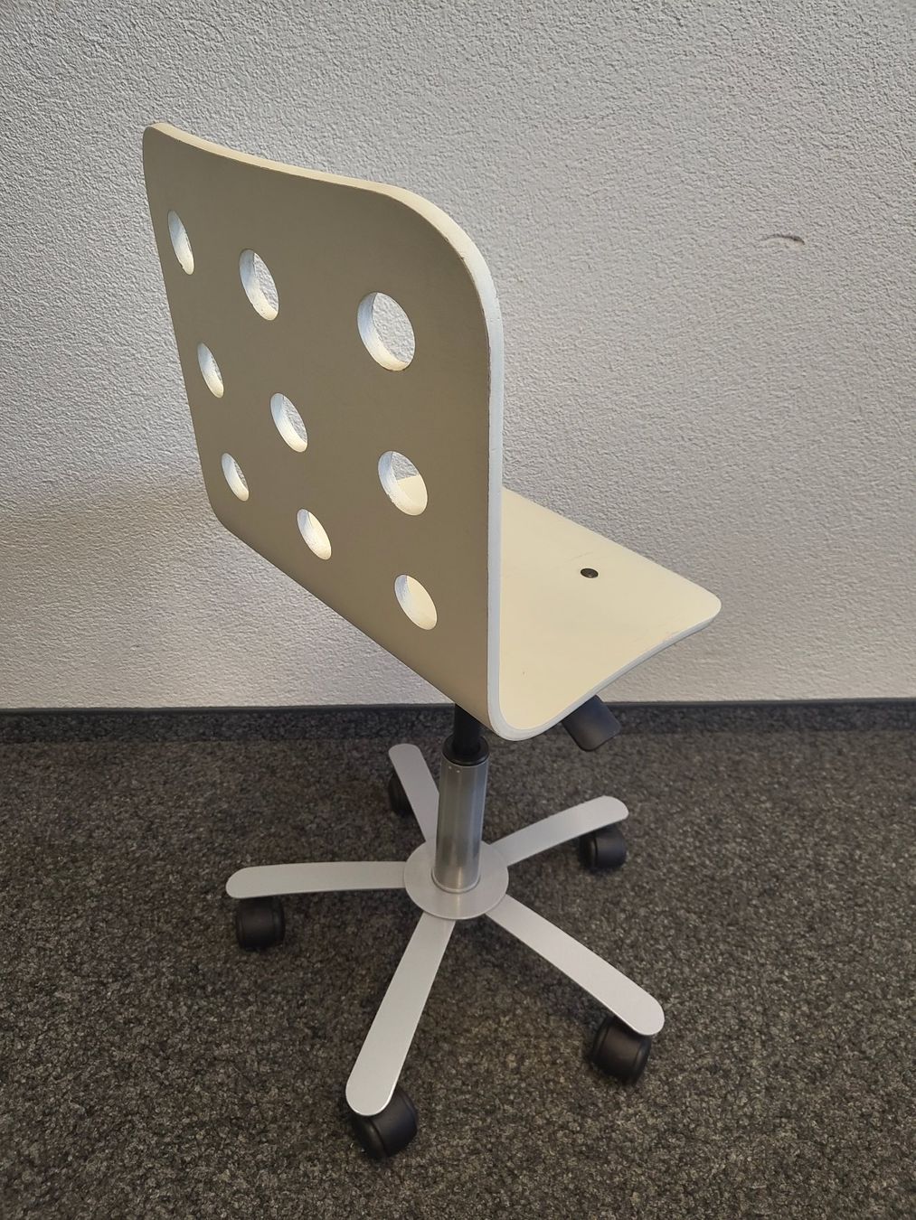 Ikea Sedie: Kinder Bürostuhl IKEA Jules weiss – Usato da Emmenbrücke venduto da BlSi 2