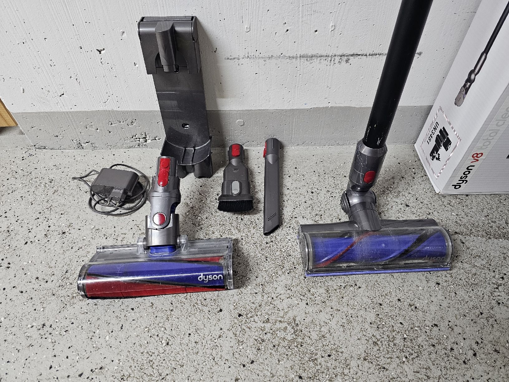 Dyson Aspirapolveri & Accessori: Dyson V8 Total Clean – mit Originalverpackung – Usato da Fahrwangen venduto da LukNB 1