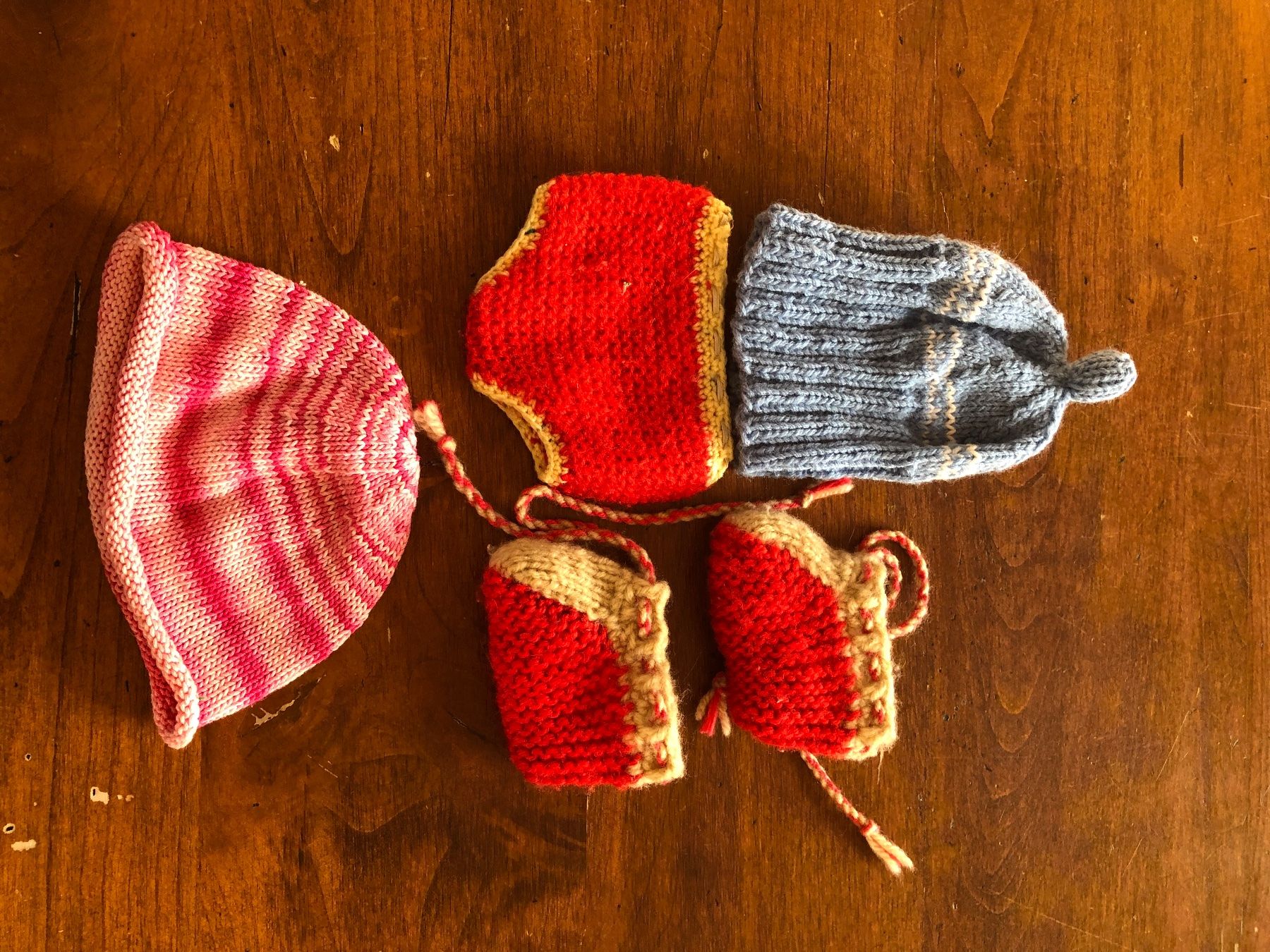 Bambole: Puppenkleider; handgestrickt – Usato da Hinwil venduto da dadalina76