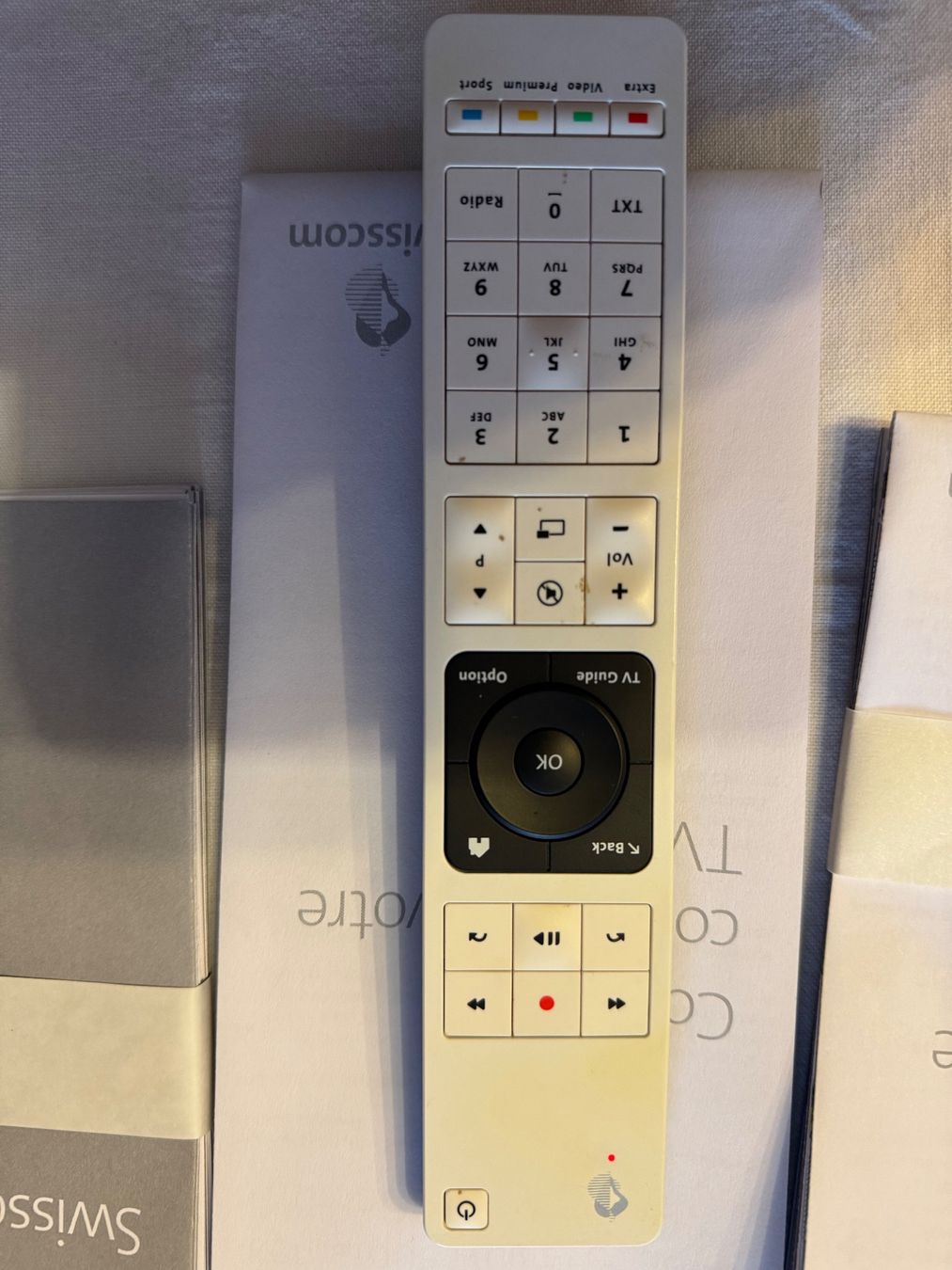 Swisscom Modems & Router: Swisscom TV Box 2.0 (IP1200) avec télécommande – Defekt aus la Chaux-de-Fonds von Lampe 4