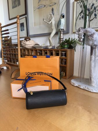 Louis Vuitton Pochette mini Papillon Schwarz Epi
