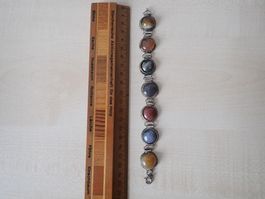 Armband mit diversen Steinen