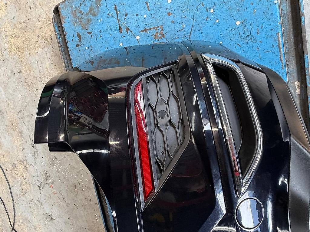 VW Tutti pezzi di ricambio auto: VW T-Roc Heckabdeckung (2021) – Usato da Büren an der Aare venduto da WL.CarrosserieAG 3