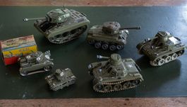 Antike Blechpanzer Sammlung: Lot 2 Gama Tanks