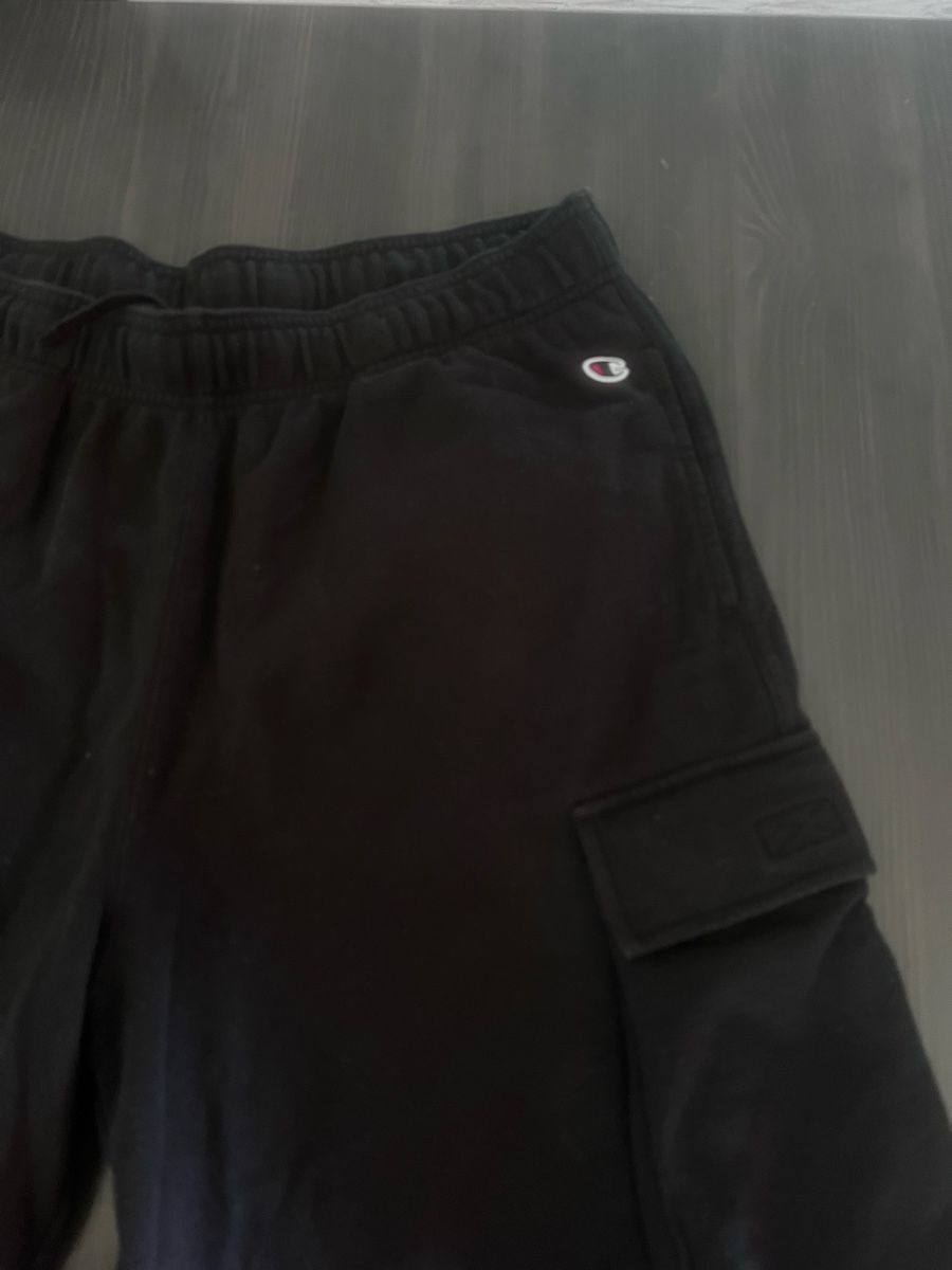 Champion Pantaloni: Champion Cargo Shorts schwarz M/L – Usato da Glashütten venduto da x.mayla 1