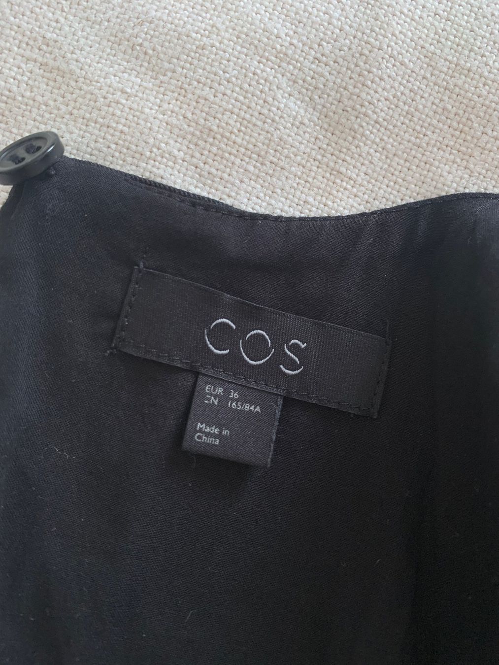Cos Tute: COS Jumpsuit schwarz Gr. 36 – Usato da Thun venduto da Crown7 2
