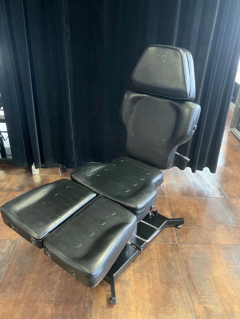 Kosmetik-& Massageliegen: Fauteuil Tattoo Tatsoul – Gebraucht aus Sembrancher von exp_nl5t 2