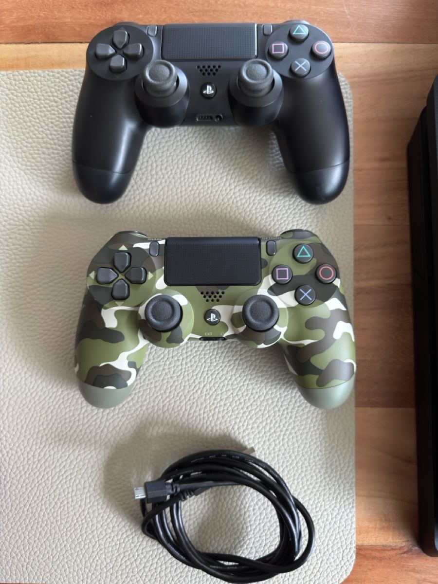 Sony Konsolen: PS4 Konsole, 2 Controller, 9 Spiele – Gebraucht aus Neuendorf von Barry_seal 1