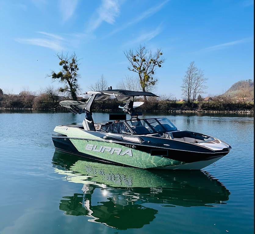 Surfboards & Schwimmbrette: SUPRA SV 450 Wakeboard & Wakesurf Boot  – Gebraucht aus Sugiez von Quickbuyer