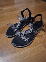 Sandalen schwarz mit Schmetterlingen und Steinen neu