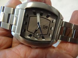 GANZE NEU TIQ GRÖÖSE HERREN UHR--QUARTZ-DATE-SCHÖN LÄÜFT