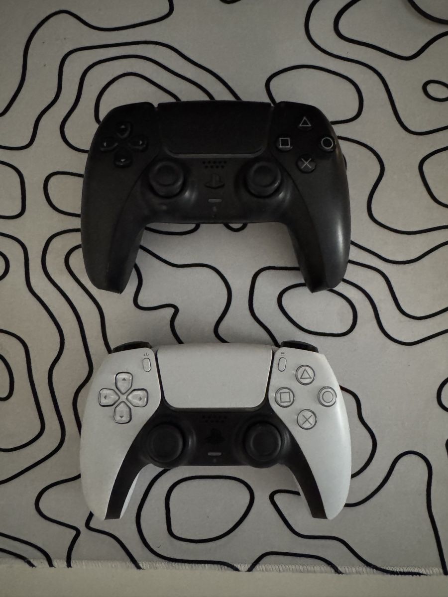 Sony Consoles: Sony PlayStation 5 mit 2 Controllern – D'occasion à Kreuzlingen par joe_5lw6 2