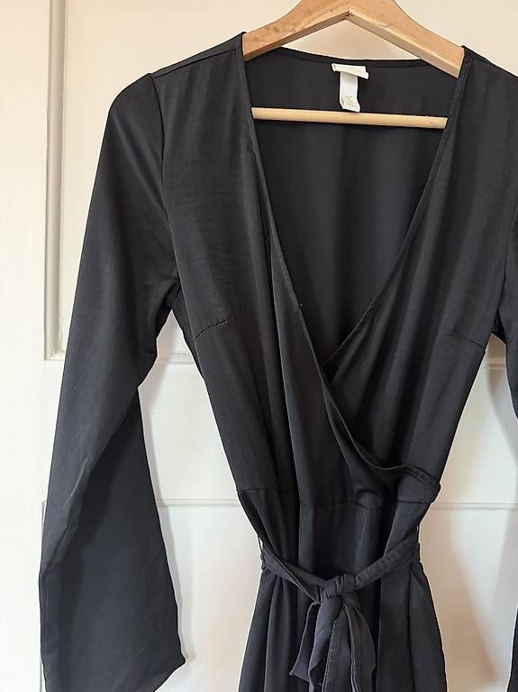 Vestiti: SCHWARZES WICKELKLEID – Usato da Zürich venduto da Nadgb1303 1