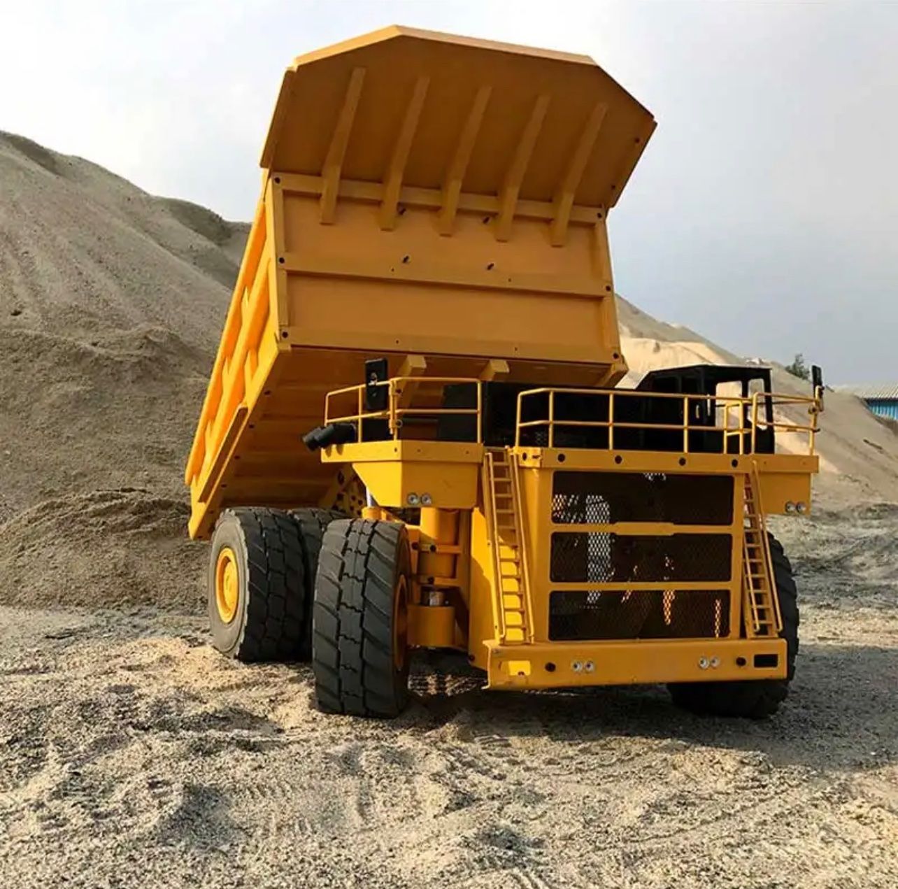 Modellismo RC: Rc Gruben Dumper 1/14 – Nuovo e nell'imballaggio originale da Altdorf UR venduto da modellbau-widmer