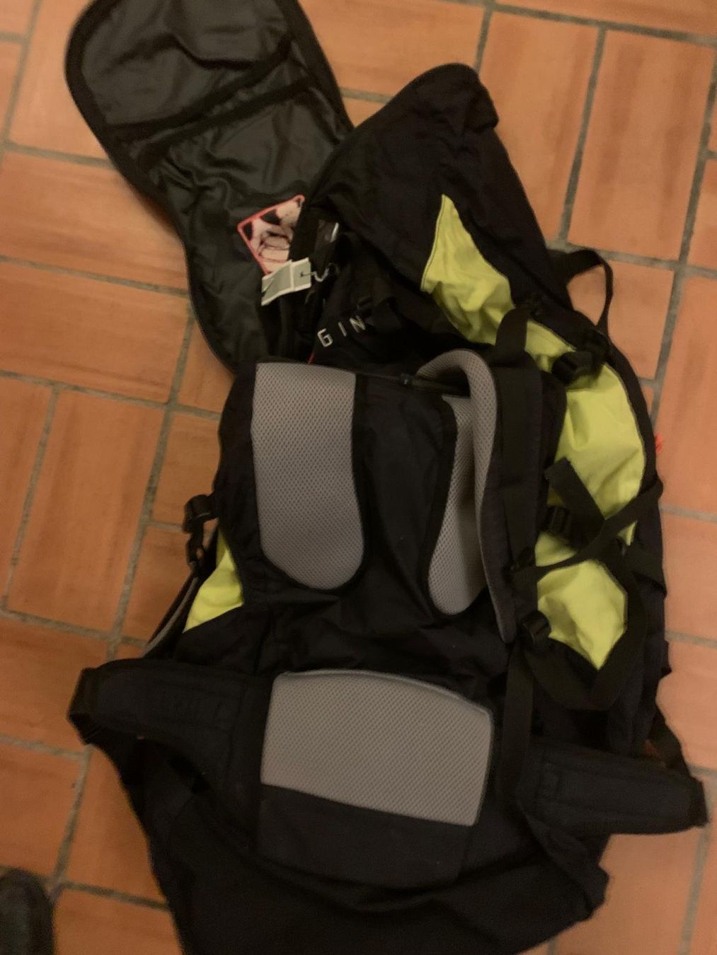 Sport dell'aria & Aquiloni: Gleitschirmpacksack/Komforttragerucksack – Nuovo (secondo la descrizione) da Unteraegeri venduto da schlauer2003 1
