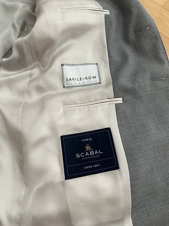 Vestes: Massgeschneidertes Savile Row Sakko, Scabal Stoff Grau – D'occasion à Allschwil par adr_nh68 2