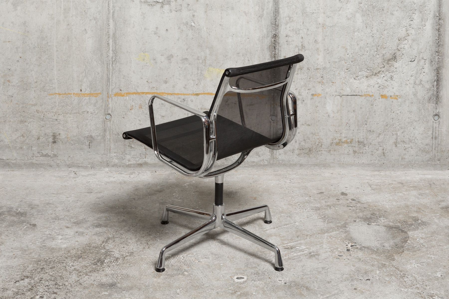 Vitra Chaises: Zwei drehbare Eames Stühle EA 108 von Vitra – D'occasion à Bern par sales_et 2