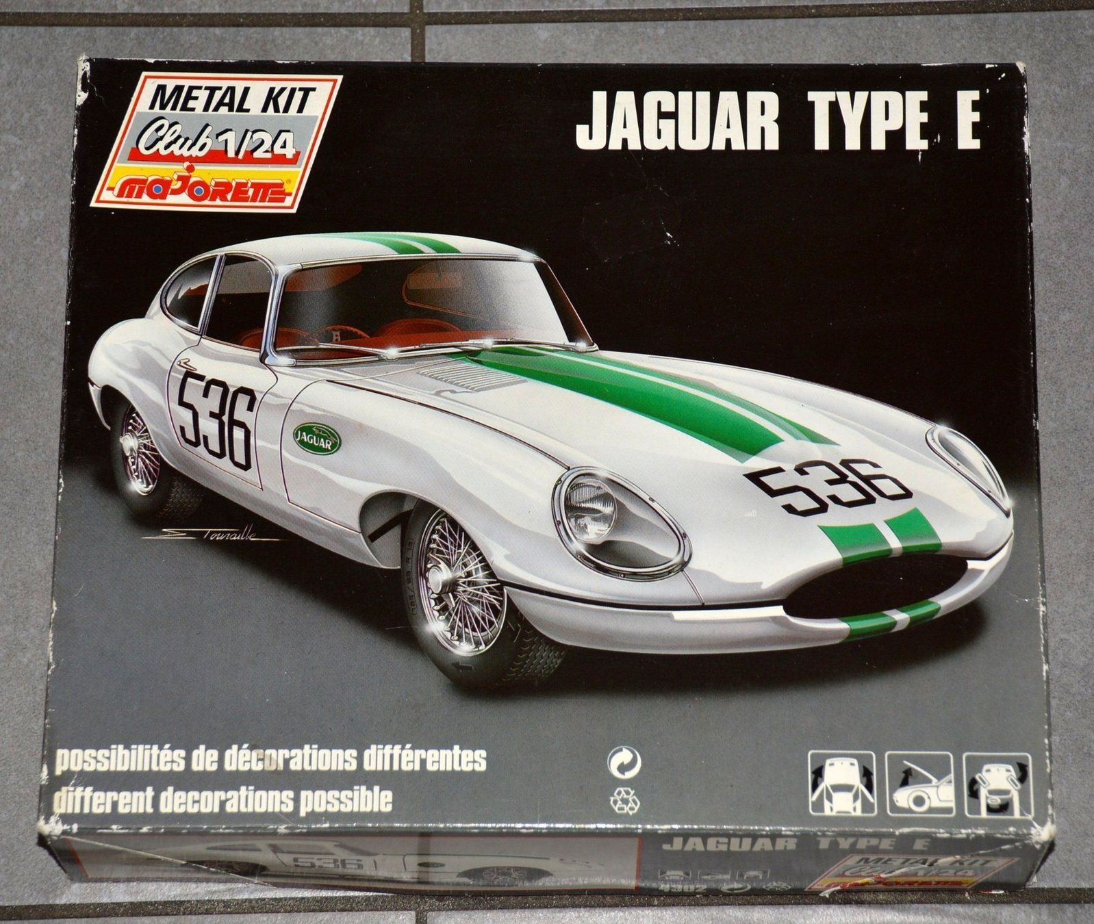Jaguar Modellautos: Club MAJORETTE 1/24 Jaguar type e – Neu und originalverpackt aus Collonges von arashee