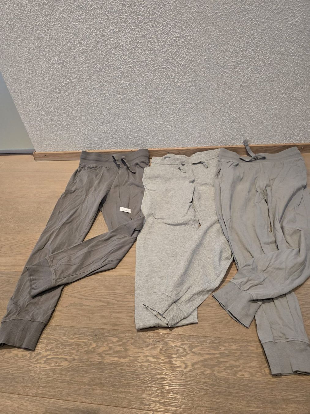 H&M Hosen: 3xDünne Hosen Junge Gr. 146 – Gebraucht aus Steinhausen von Housebabe