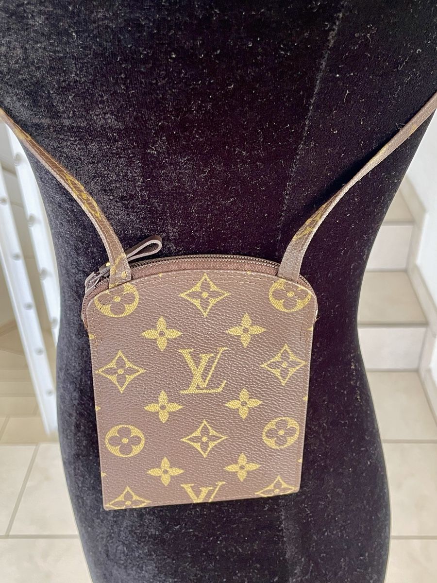 Louis Vuitton Borse da donna: Louis Vuitton Monogram Pochette Secret Passport Holder – Usato da Richterswil venduto da Prangins9 3