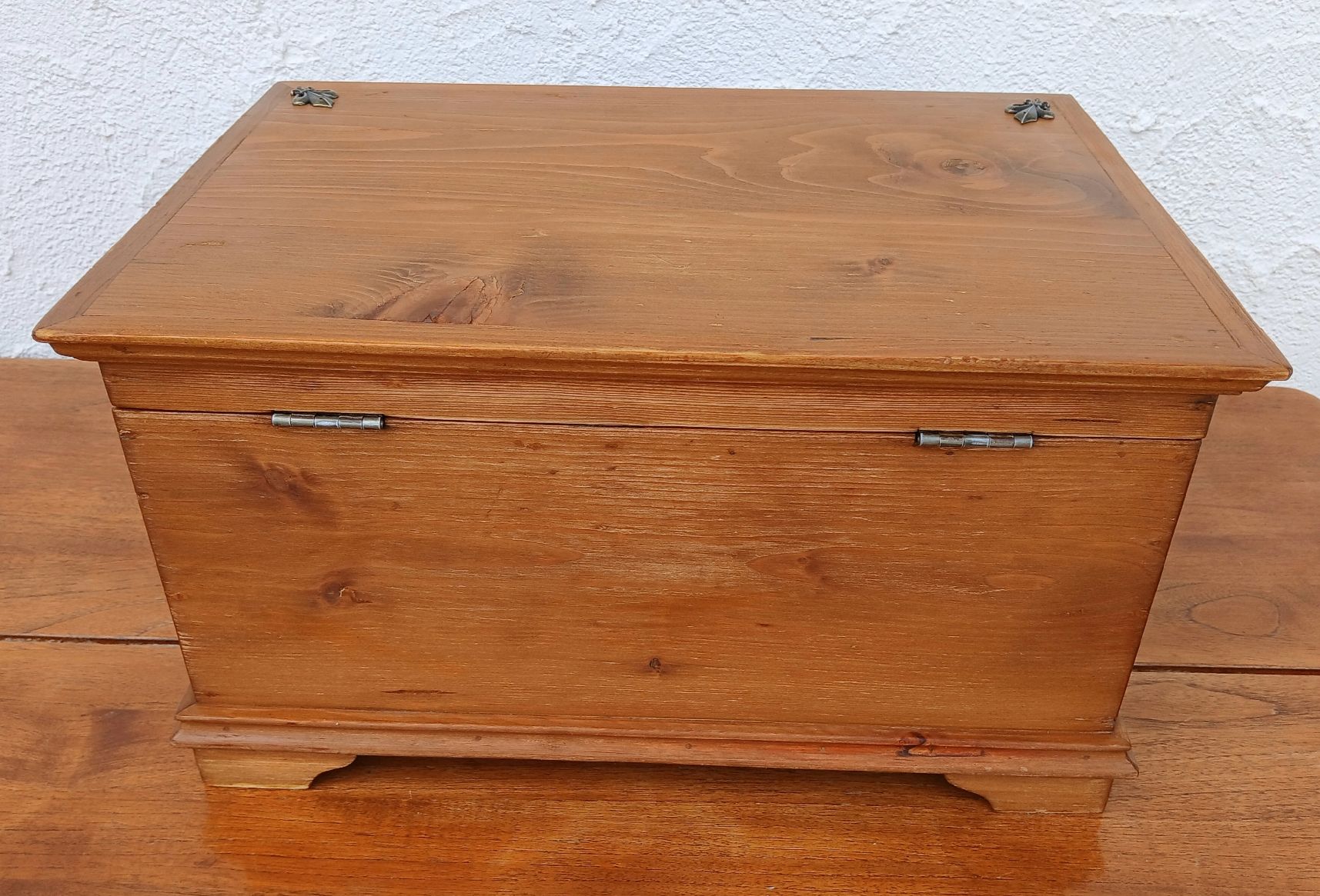 Coffres: Superbe petit coffre en bois – D'occasion à Sciernes-d'Albeuve par Dojo004 4