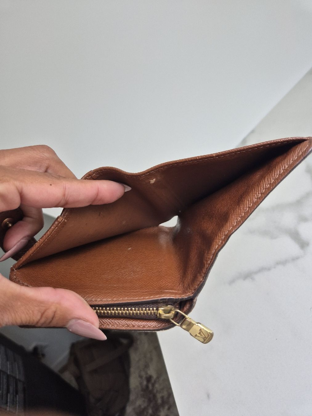 Louis Vuitton Portamonete: Louis Vuitton Portemonnaie Compact Zip Wallet – Usato da Weisslingen venduto da Airgate 8