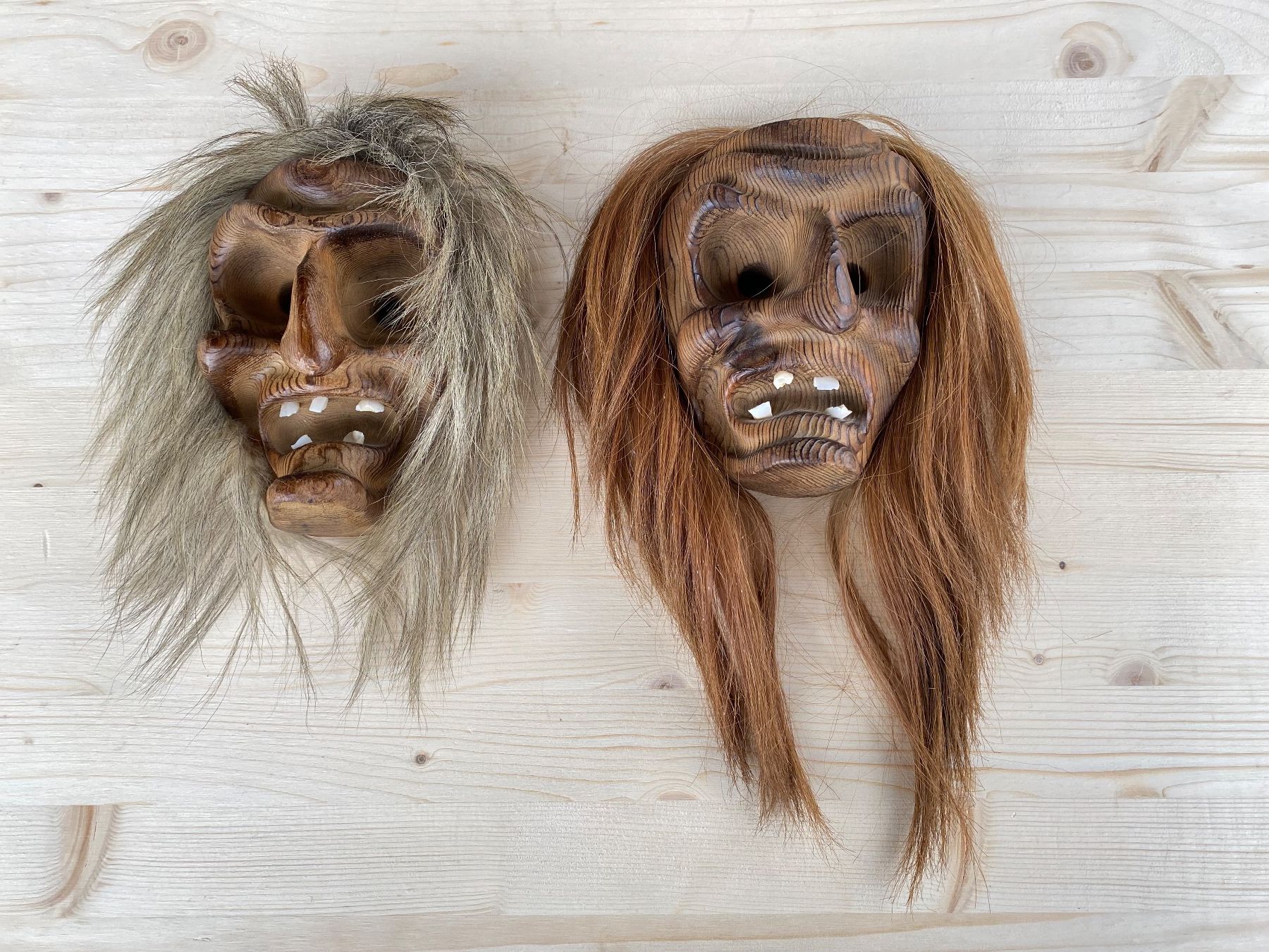 Sonstige Antiquitäten & Kunst: 2 sehr schöne alte Walliser Holzmasken – Gebraucht aus Feldbach von Olive1