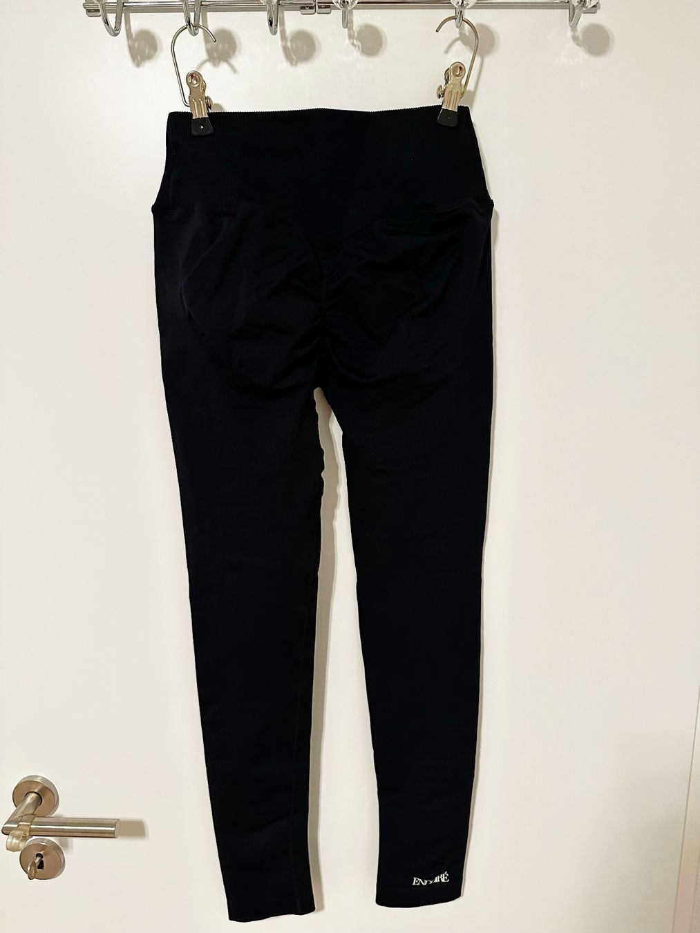 Leggings: Endoiré V-Shape Legging,schwarz,Grösse M – Nuovo (secondo la descrizione) da Eglisau venduto da Brewster1 5