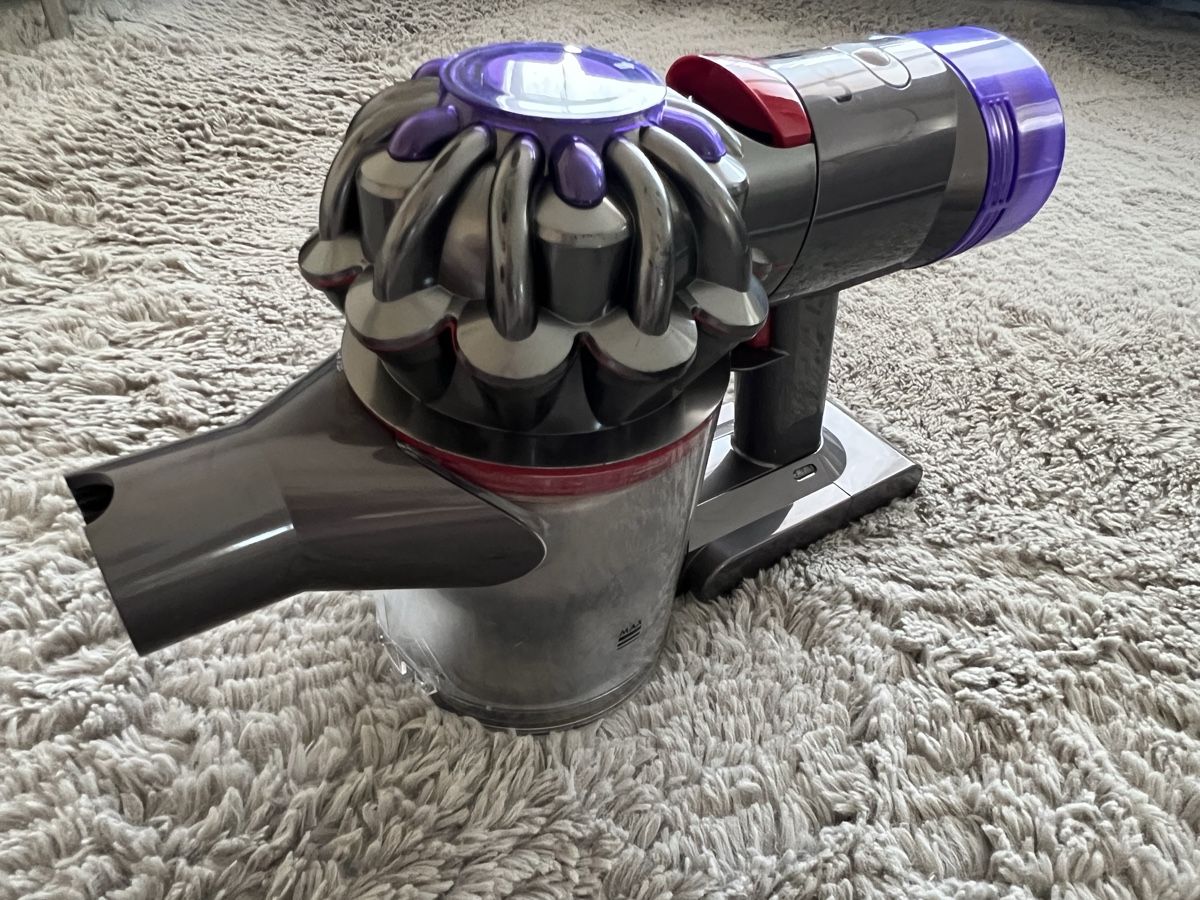 Dyson Aspirateurs & Accessoires: Dyson V8 Absolute ✅ batterie ✅ accessoires ✅ – D'occasion à Vauderens par Sah-C1995 2