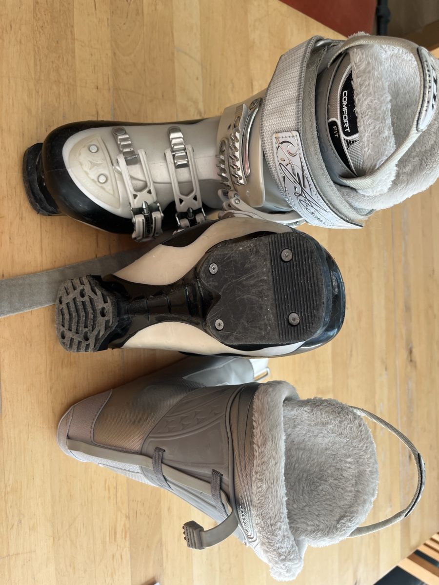 Atomic Damenschuhe: Skischuhe Atomic 24.5-25.0 – Gebraucht aus Richenthal von Andruport 1