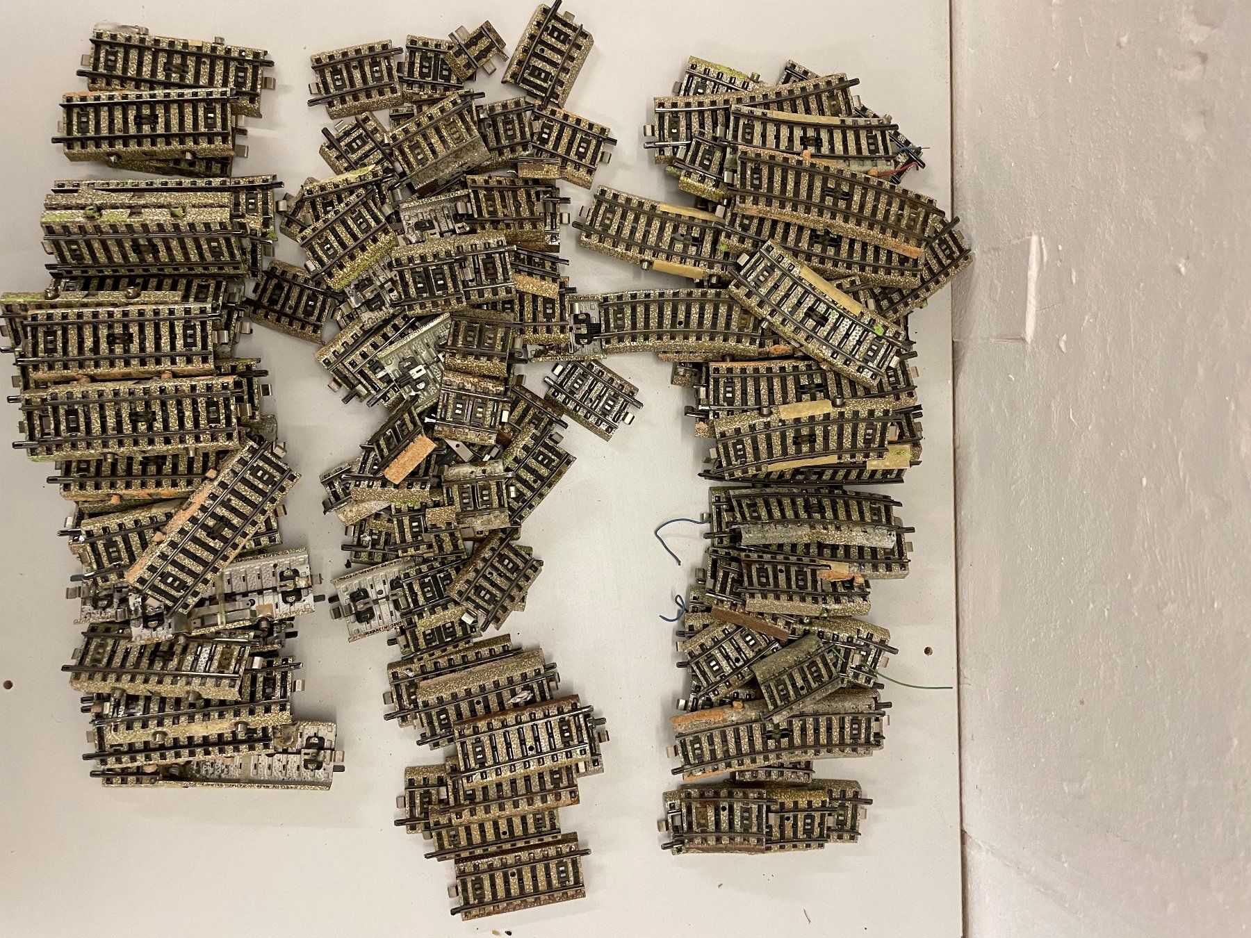 Märklin Modellini di ferrovie: rail marklin en vrac 140 pièces – Usato da La Croix (Lutry) venduto da netrajet