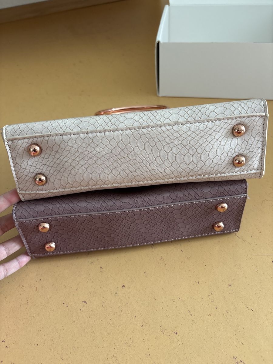 Borse da donna: Zwei Handtaschen/Schultertaschen – Nuovo (secondo la descrizione) da Zürich venduto da del_gdm2 3