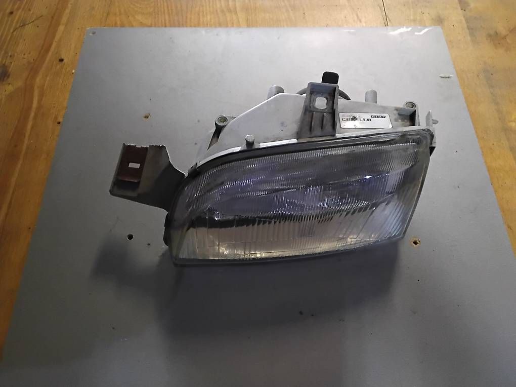 Tutti pezzi di ricambio auto: Punto 97-2000 Scheinwerfer H4 rechts – Usato da Niederwil SG venduto da punto56