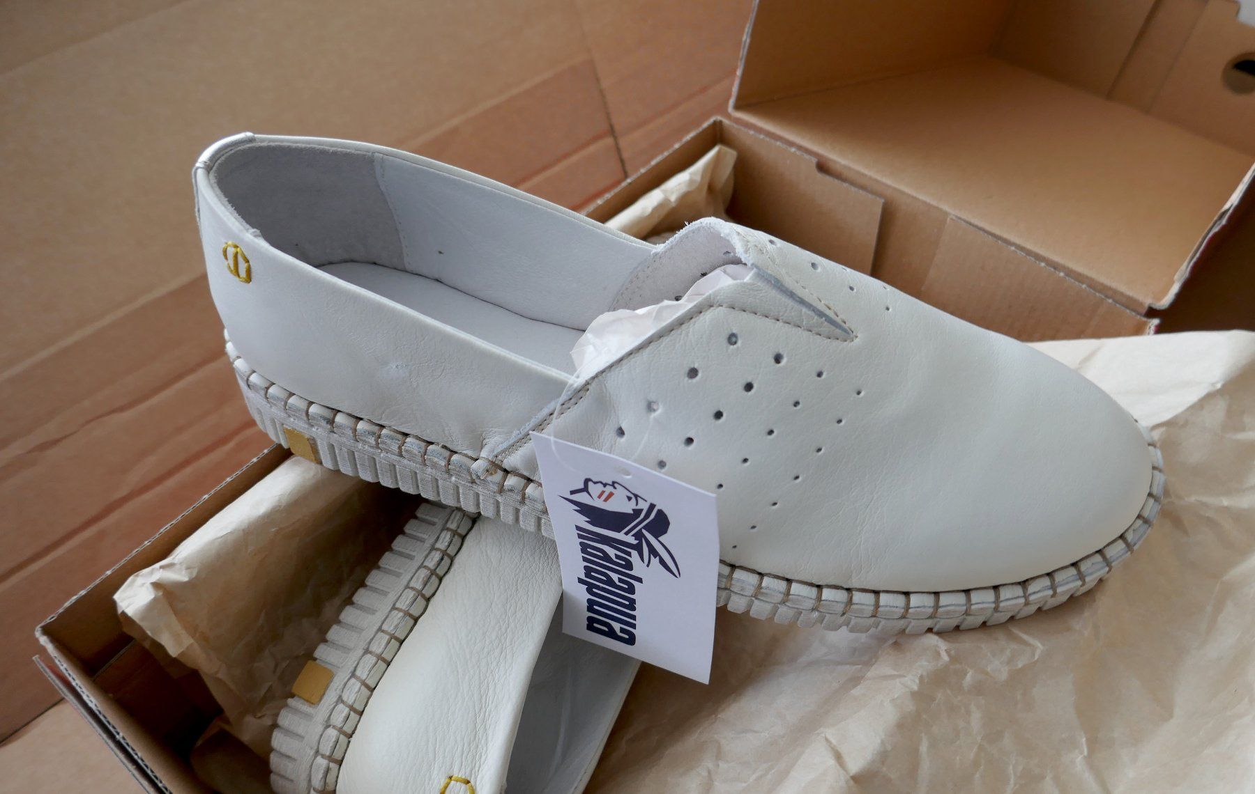 Scarpe da donna: Damen Slipper Leder - kalapua – Usato da Ehrendingen venduto da Wolfmanjack