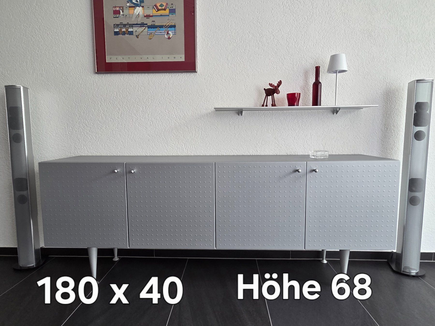 Commodes: Stilvolles Sideboard, massive Bauweise, Ciel Blau – D'occasion à Jaberg par Pasta03