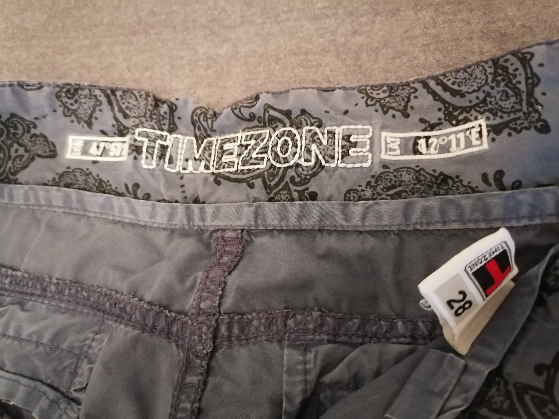 Hosen: Pantalon court TIME ZONE, taille 28 – Gebraucht aus Genève von lnicoGE 1