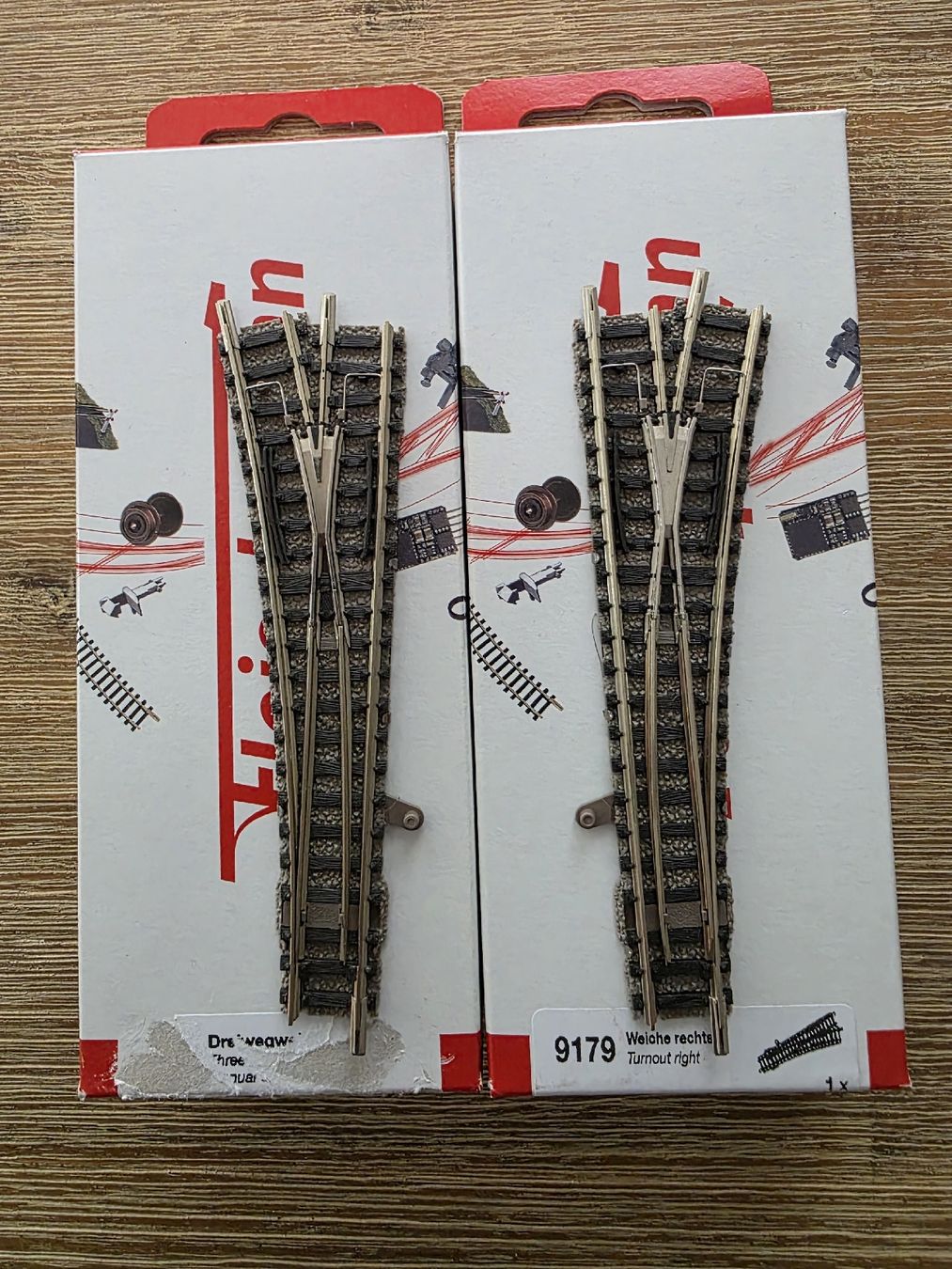 Fleischmann Modellini di ferrovie: Fleischmann Weiche links 9178/ Weiche rechts 9179 – Usato da Thun venduto da Denon01