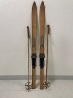 Ski (K 9), Deko Holzski mit Stöcken