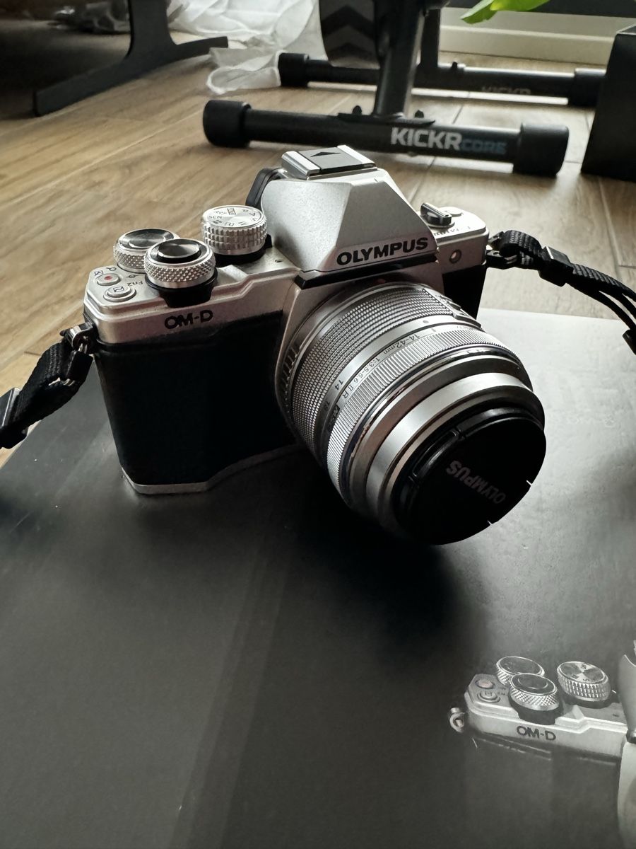 Olympus Fotocamera: Olympus OM-D E-M10 Mark II - Camera with Lens & Extras! – Usato da Unterägeri venduto da mel_mm9s