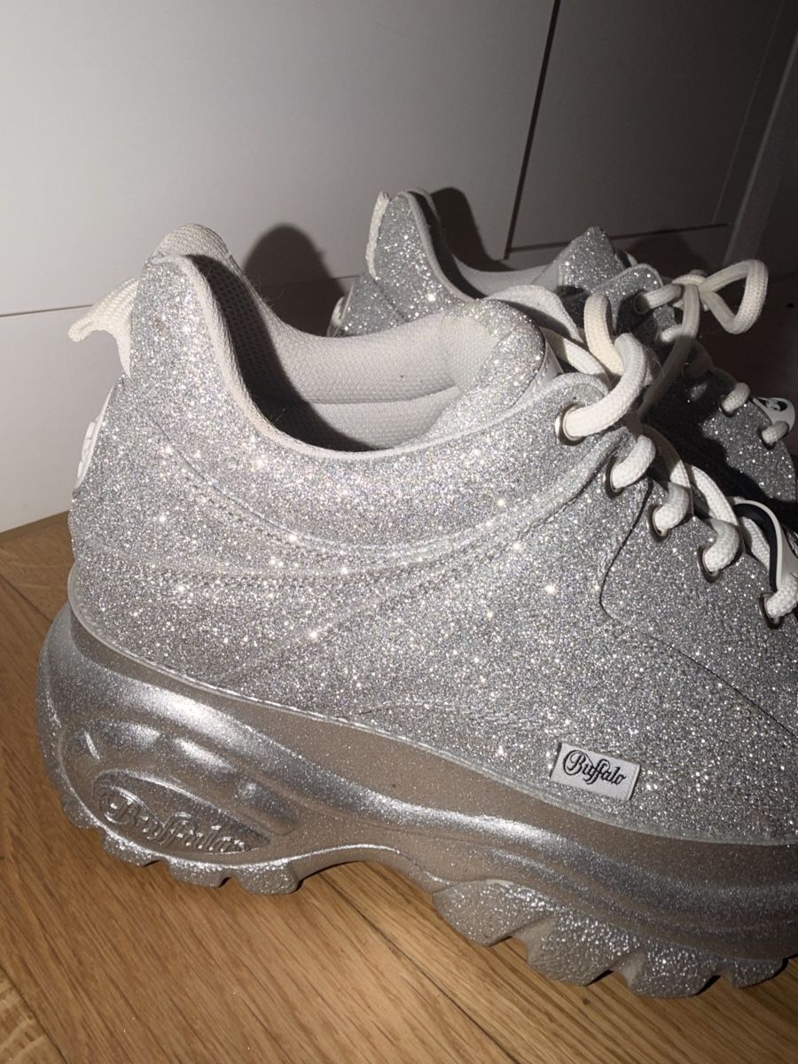 Buffalo Scarpe da donna: Buffalo Plattform Sneaker Glitzer Silber – Nuovo (secondo la descrizione) da Lenzburg venduto da Vani1313 1