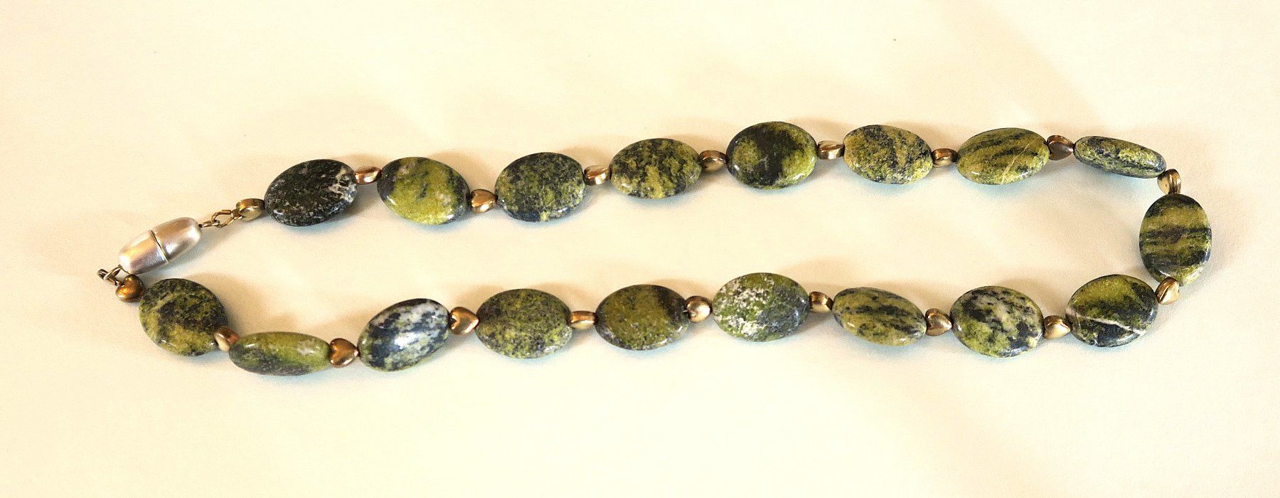 Catenine: Nephrit Halskette mit Herzmetallperlen – Usato da Brittnau venduto da marlenestone 3