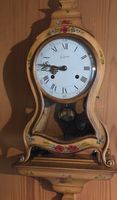 Antike Wanduhr "Le Castel" mit Blumenmalerei, Vintage Look