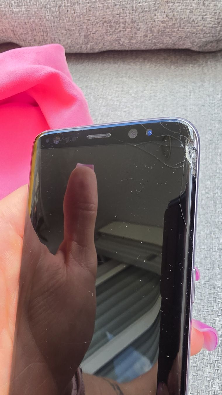 Samsung Portables: Samsung Galaxy S8, cracked screen damaged – D'occasion à Roveredo GR par JessK.Store 3