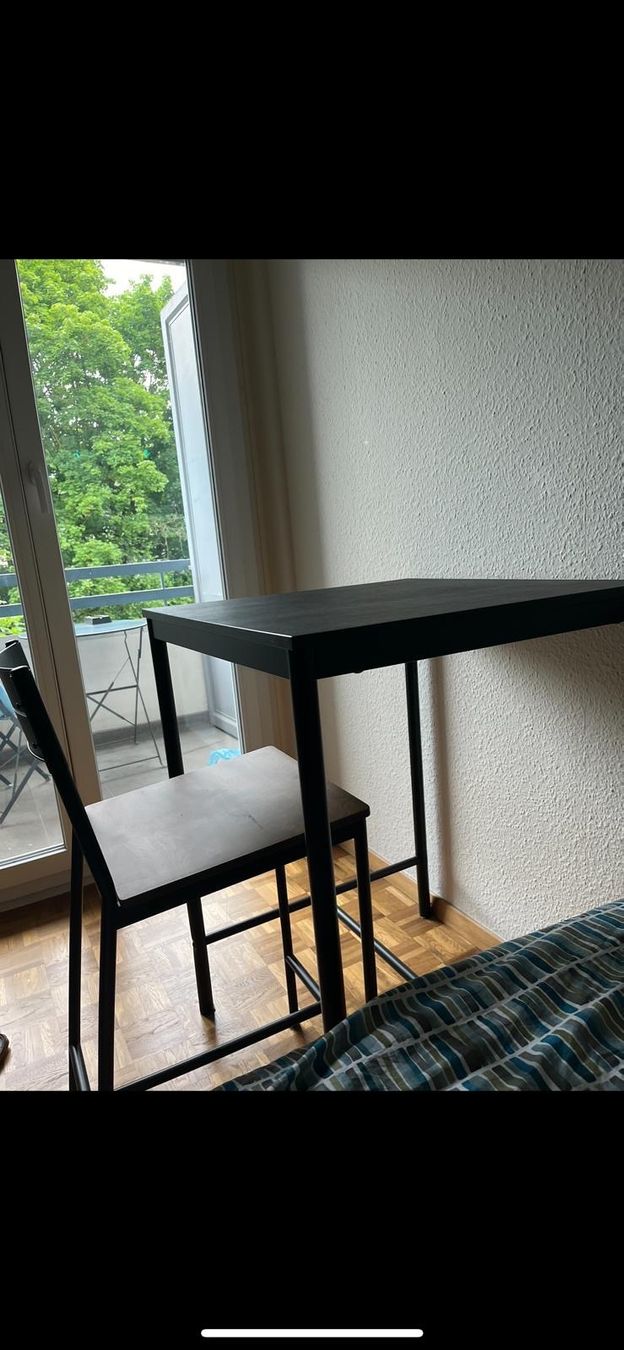 Tavoli: Small squared table and chair from IKEA – Usato da Veyrier venduto da luc_dlm8