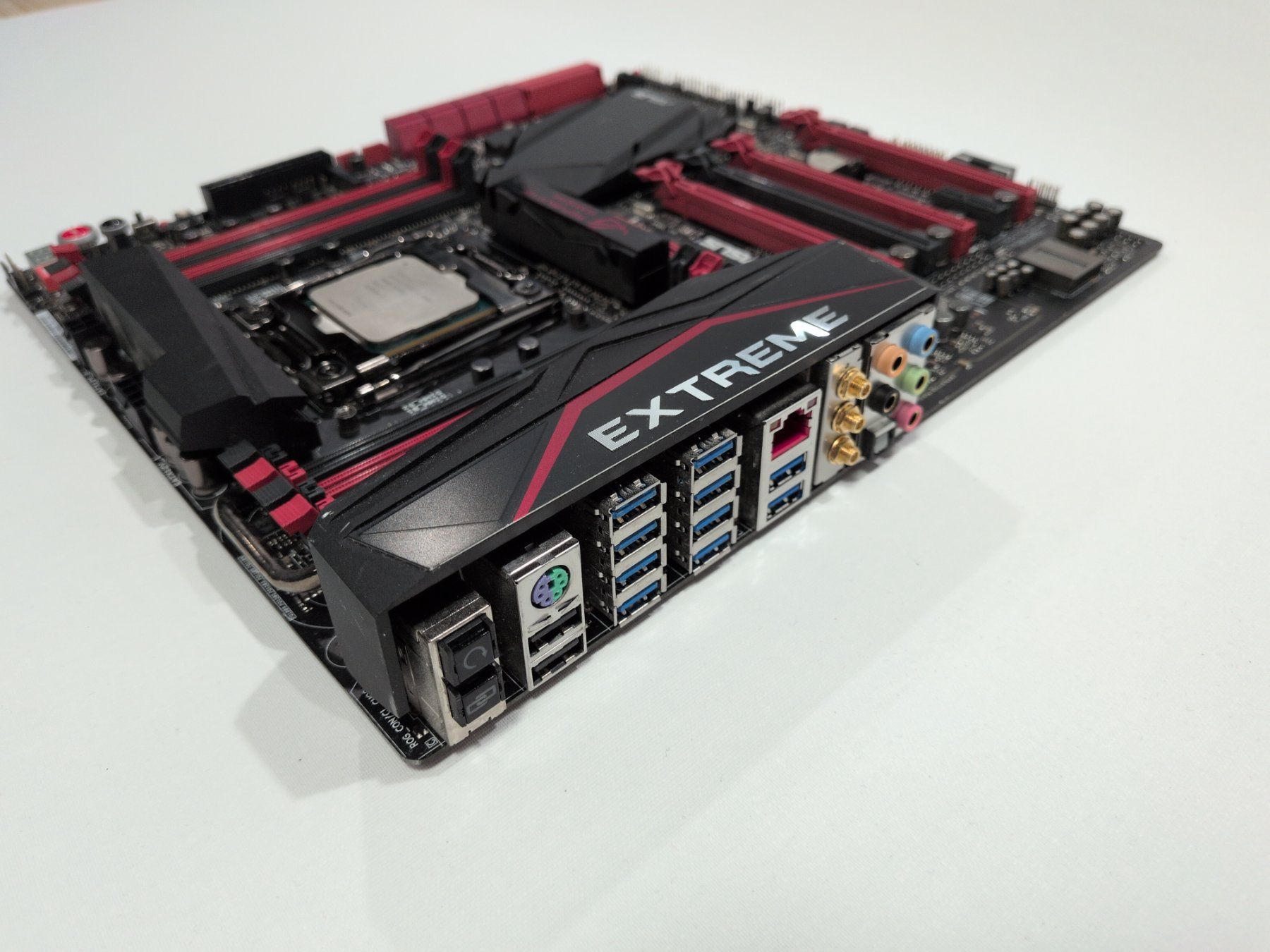 Asus Schede madri: ASUS Rampage V Extreme mit Intel Core i7-5960X – Usato da Rüfenacht BE venduto da swalin