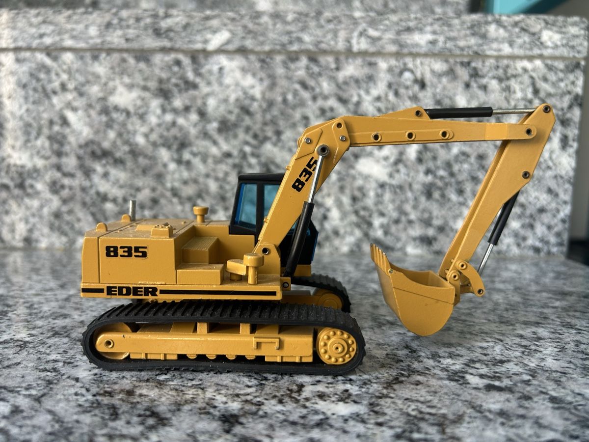 Kits de montage: Raupenbagger Eder 835 , 1;50  – D'occasion à Horw par Tigercat635 2