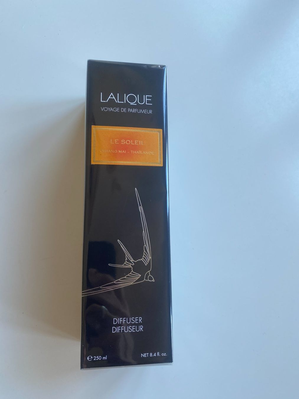 Diffusori di oli essenziali: Raumduft Diffuser Lalique Le Soleil, Chiang Mai – Nuovo e nell'imballaggio originale da Zürich venduto da Pianodunst