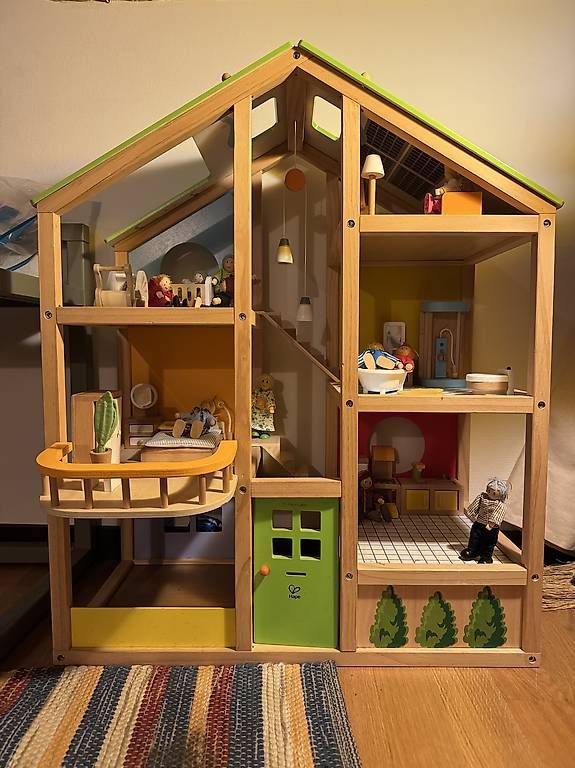 Maisons & Meubles de poupées: Hape Puppenhaus möbliert  – D'occasion à Zürich par gerdahomeoffice
